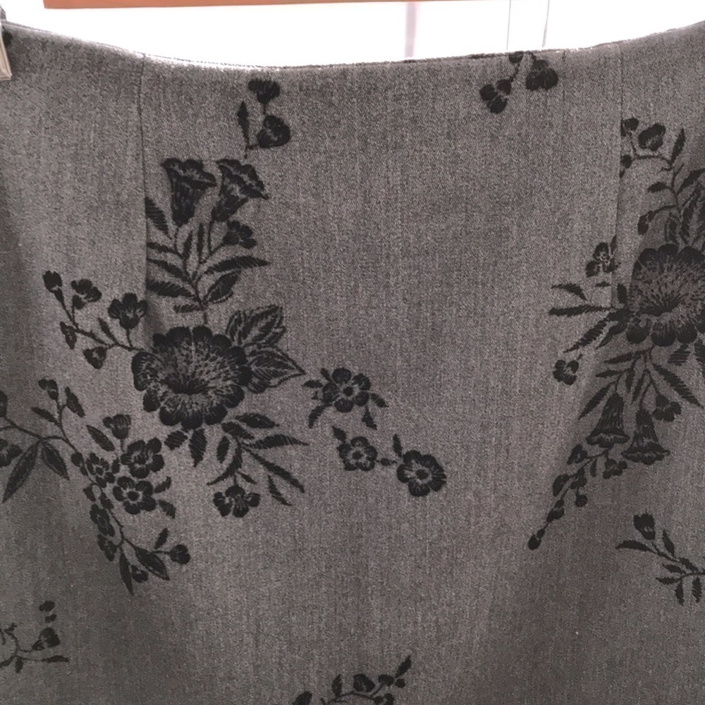 I.L.U. VINTAGE Dark Gray/Black Velvet Embroidery Floral Design Mini Skirt - 7 - Picture 12 of 14